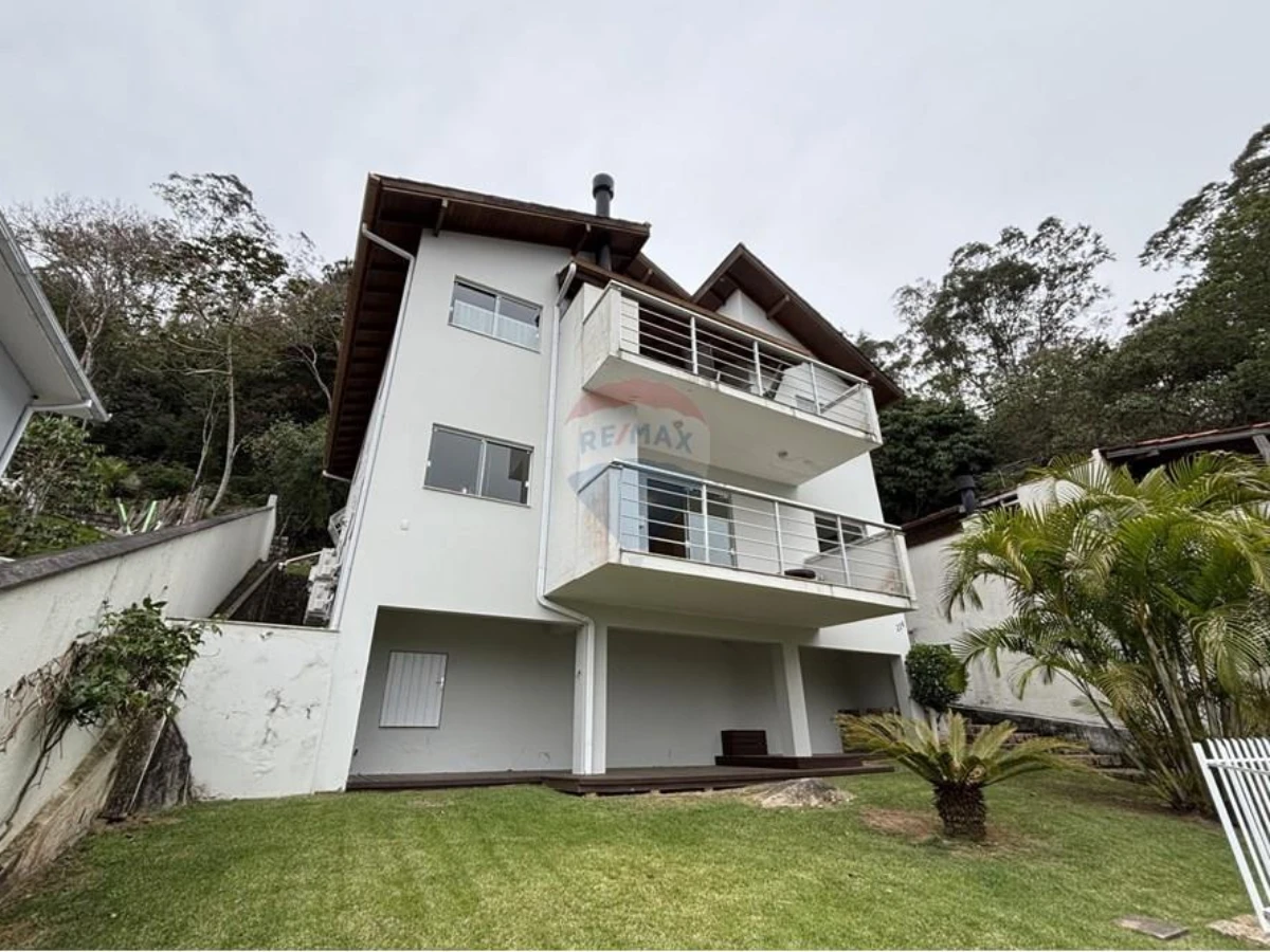 4-Bedroom House with Sea View for Sale in Sambaqui, Florianópolis
