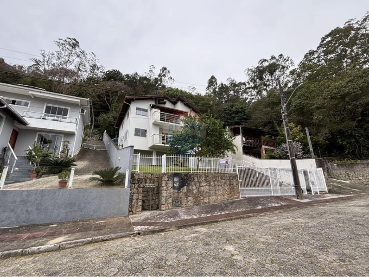 4-Bedroom House with Sea View for Sale in Sambaqui, Florianópolis