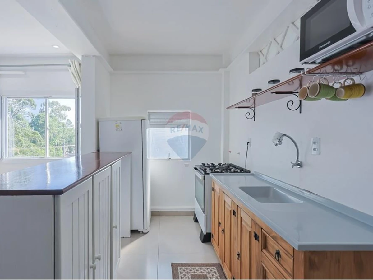 Apartamento Amoblado de 1 Dormitorio en Venta en Cachoeira do Bom Jesus, Florianópolis