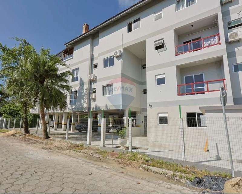 Apartamento Mobiliado com 1 Dormitório à Venda em Cachoeira do Bom Jesus, Florianópolis