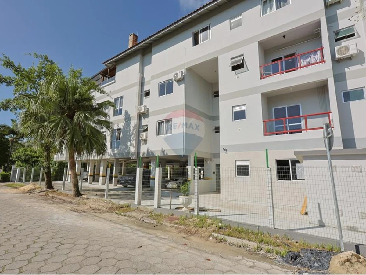 Apartamento Amoblado de 1 Dormitorio en Venta en Cachoeira do Bom Jesus, Florianópolis