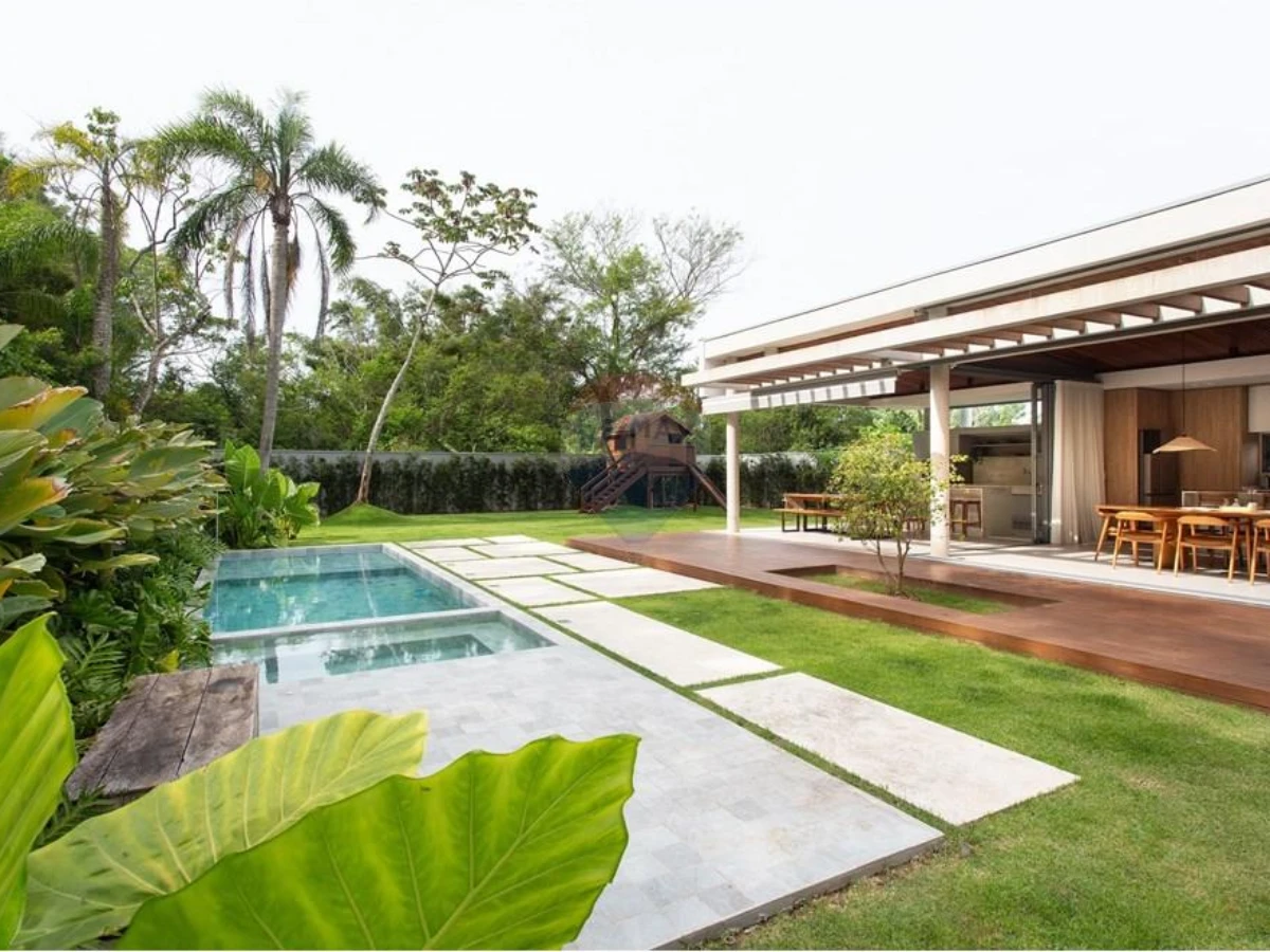 Casa en Condominio Cerrado en Venta – Cachoeira do Bom Jesus, Florianópolis