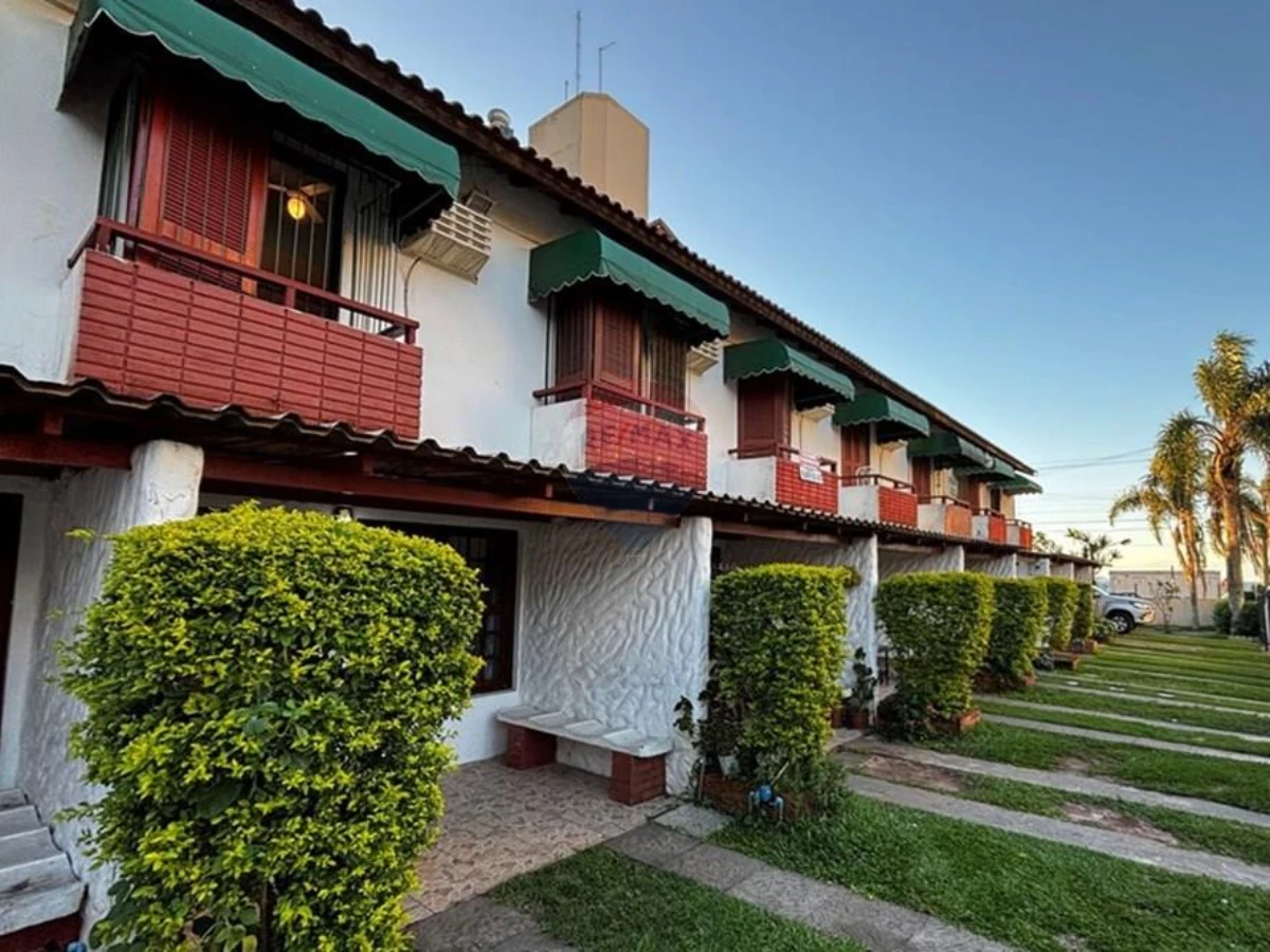 Casa Dúplex de 2 Dormitorios con Vista al Mar — Canasvieiras, Florianópolis