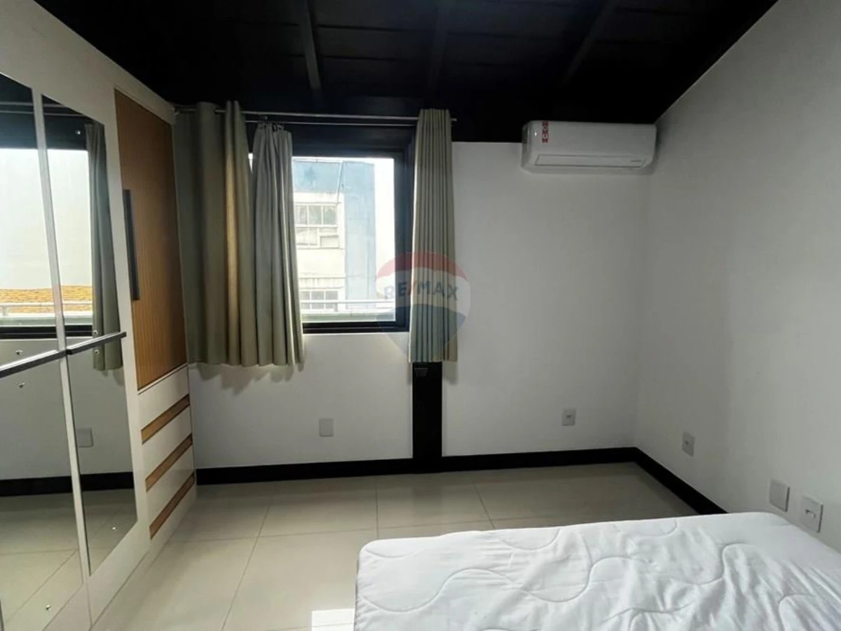 Renovated 1-Bedroom Apartment with Terrace and Balcony – Centro, Florianópolis