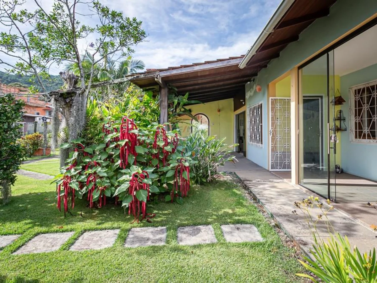 Дом на продажу, 4 спальни — Barra da Lagoa, Florianópolis
