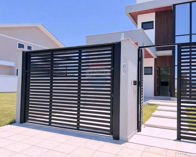 Casa Nova com 3 Suítes à Venda no Jardim Campeche, Florianópolis — 167,5 m² de Área Útil