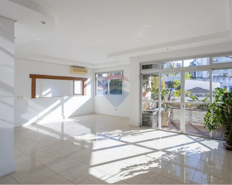 Apartamento 4 Dormitórios à Venda — Centro, Florianópolis