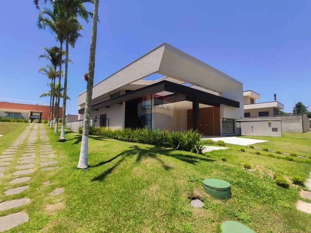 Одноэтажный дом, 3 спальни-сьюты, продажа — Rio Vermelho, Florianópolis