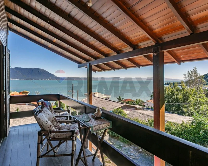 Casa 3 Dormitórios com Vista Mar à Venda — Ribeirão da Ilha, Florianópolis