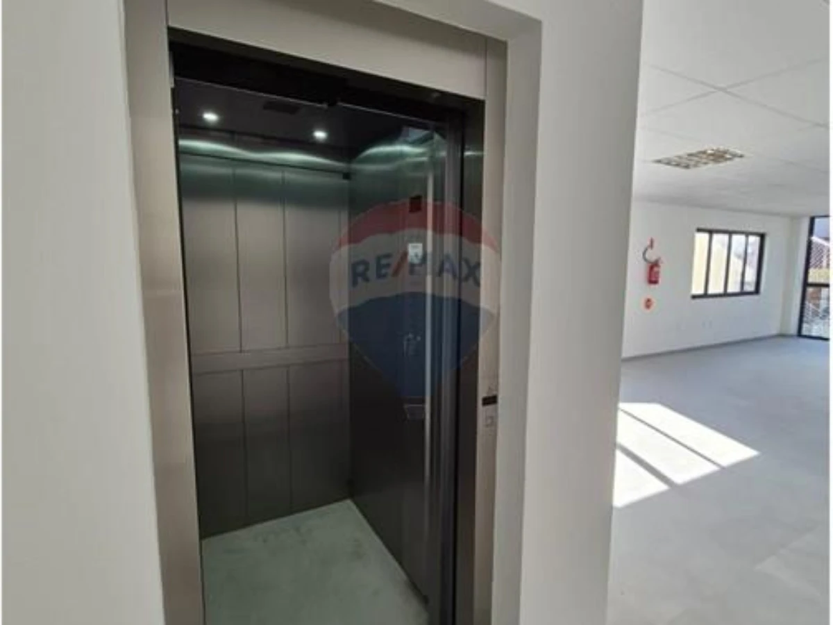 Edificio Comercial en Venta — Jardim Atlântico, Florianópolis