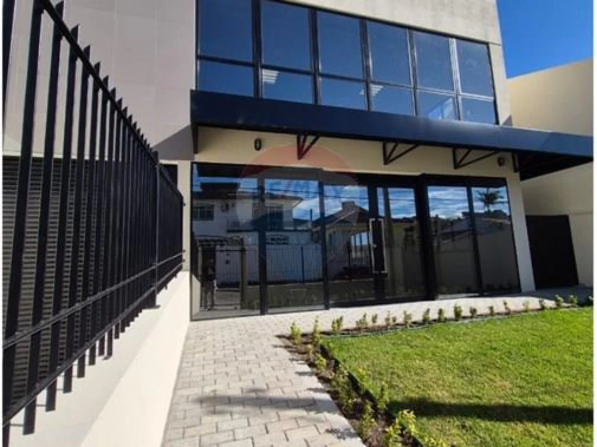 Edificio Comercial en Venta — Jardim Atlântico, Florianópolis