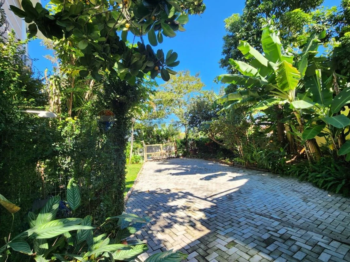 Casa 4 Suítes à Venda em Ingleses, Florianópolis — 282 m²