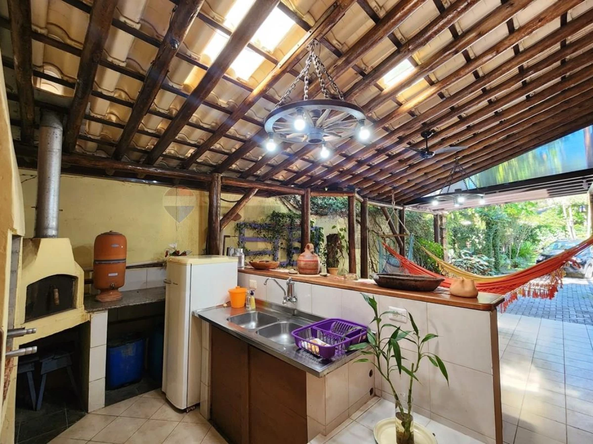 Casa 4 Suítes à Venda em Ingleses, Florianópolis — 282 m²