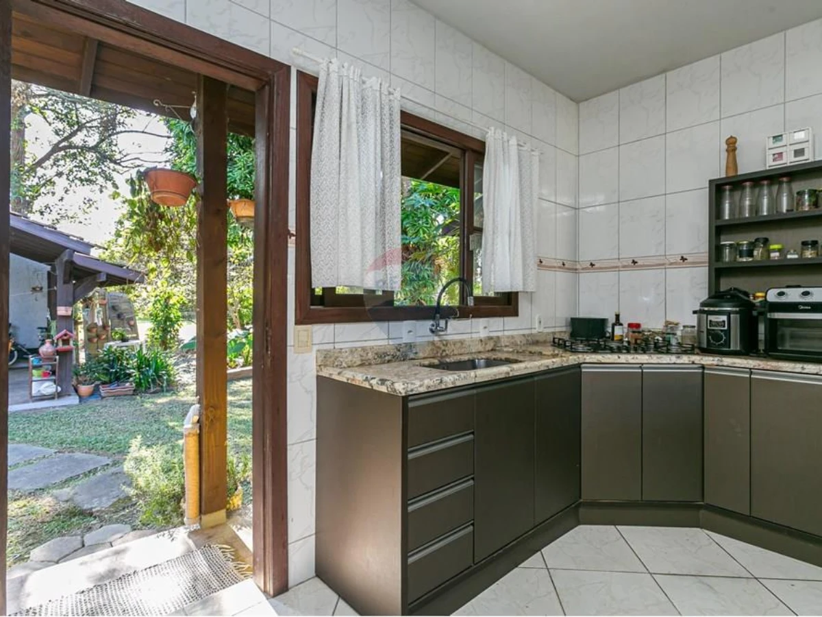 Casa 4 Quartos à Venda no Campeche, Florianópolis — Terreno de 580 m²