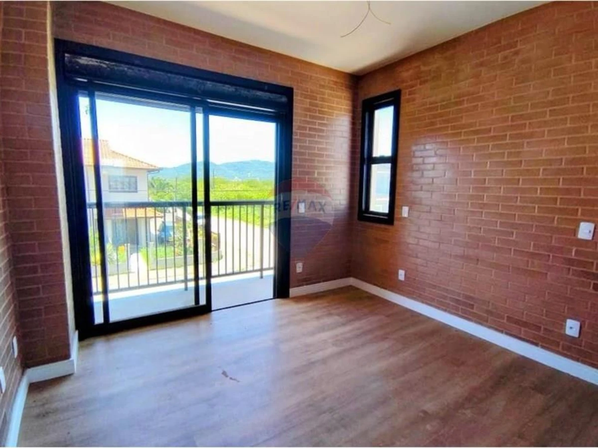 Двухэтажный дом 3 спальни на продажу в Carianos, Florianópolis