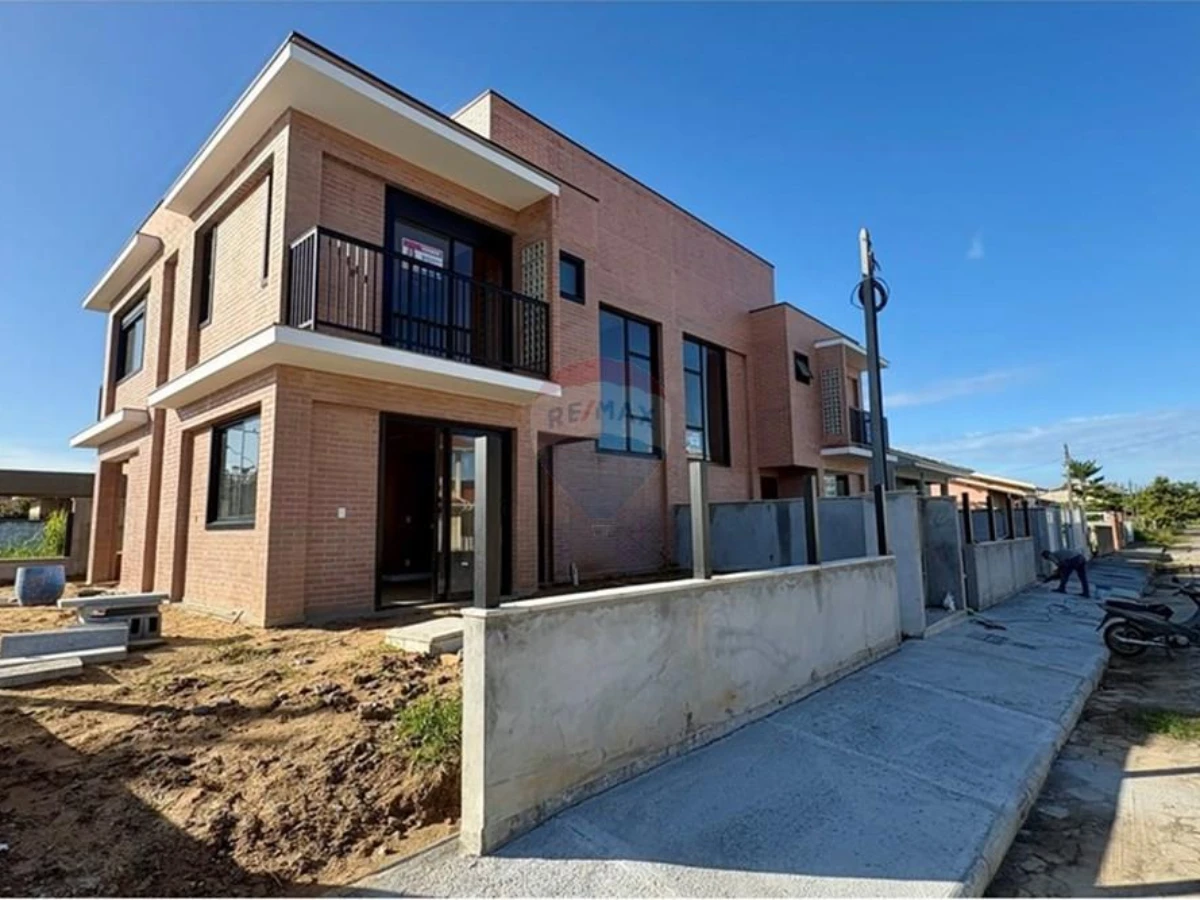 Двухэтажный дом 3 спальни на продажу в Carianos, Florianópolis