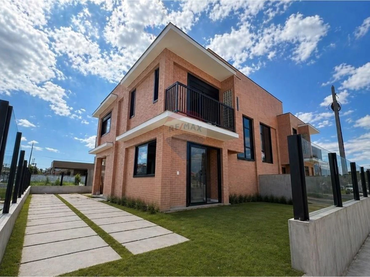 Двухэтажный дом 3 спальни на продажу в Carianos, Florianópolis