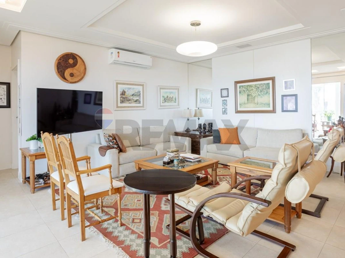 5-Suite Beachfront House in Cacupé, Florianópolis — 505 sqm