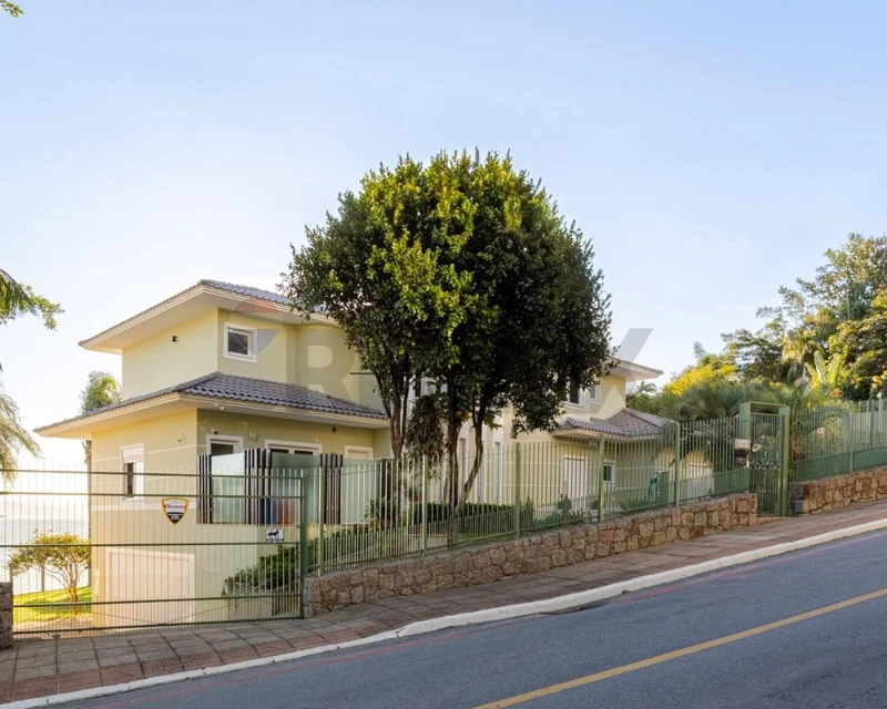 Дом у моря в Cacupé, Florianópolis — 5 сьютов, 505 м²