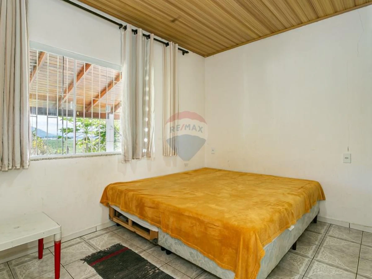 Casa 3 Dormitorios con Terreno de 3.200 m² — Costeira do Pirajubaé, Florianópolis