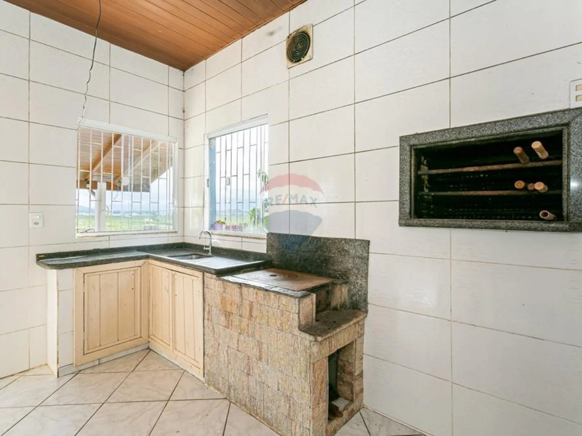 Casa 3 Dormitorios con Terreno de 3.200 m² — Costeira do Pirajubaé, Florianópolis