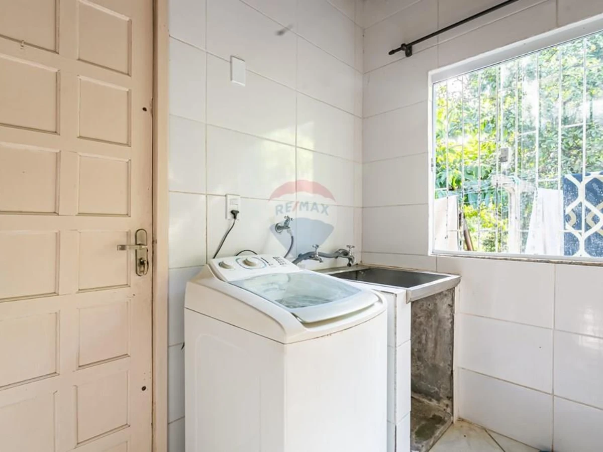 Casa 3 Dormitorios con Terreno de 3.200 m² — Costeira do Pirajubaé, Florianópolis