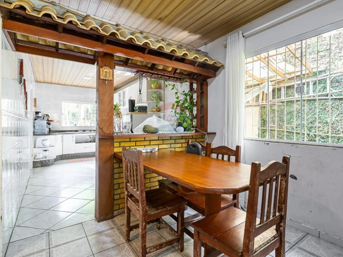Casa 3 Dormitorios con Terreno de 3.200 m² — Costeira do Pirajubaé, Florianópolis