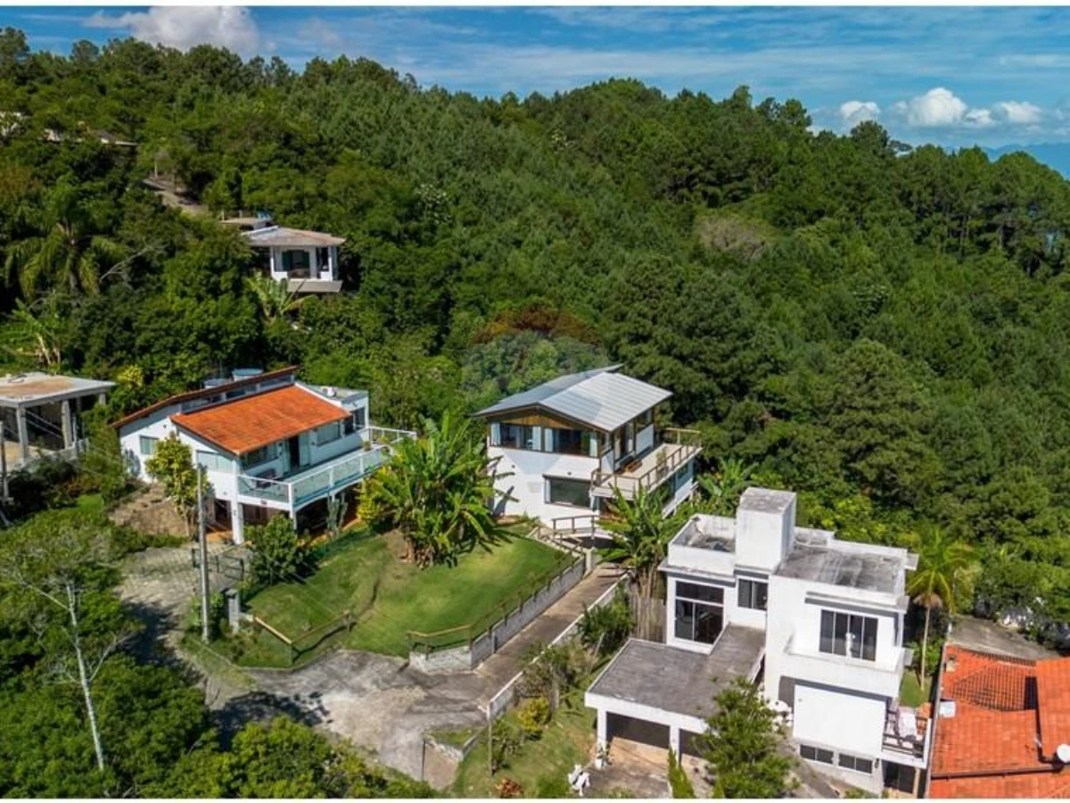 Дом 4 спальни с видом на горы в Santo Antônio de Lisboa, Florianópolis