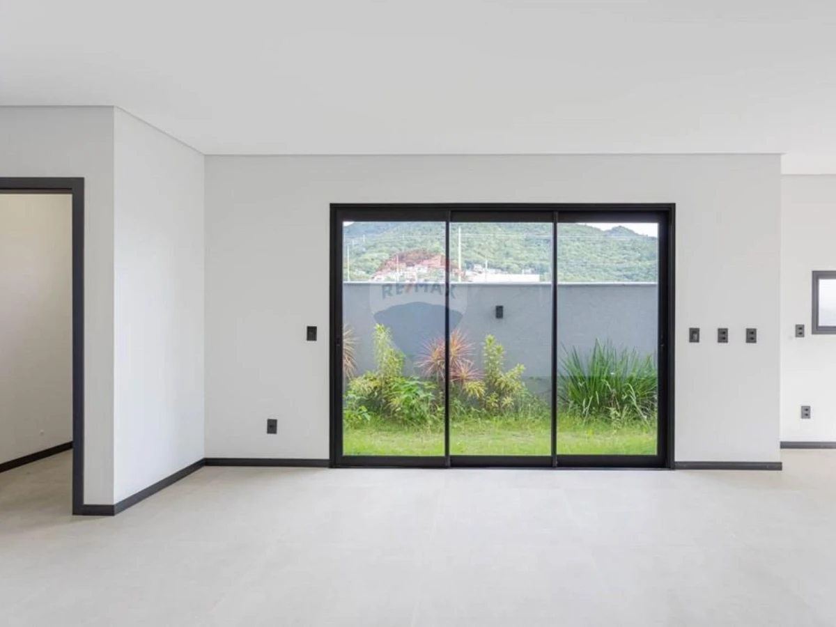 Новый дом 3 сьюта на продажу — Vargem do Bom Jesus, Florianópolis