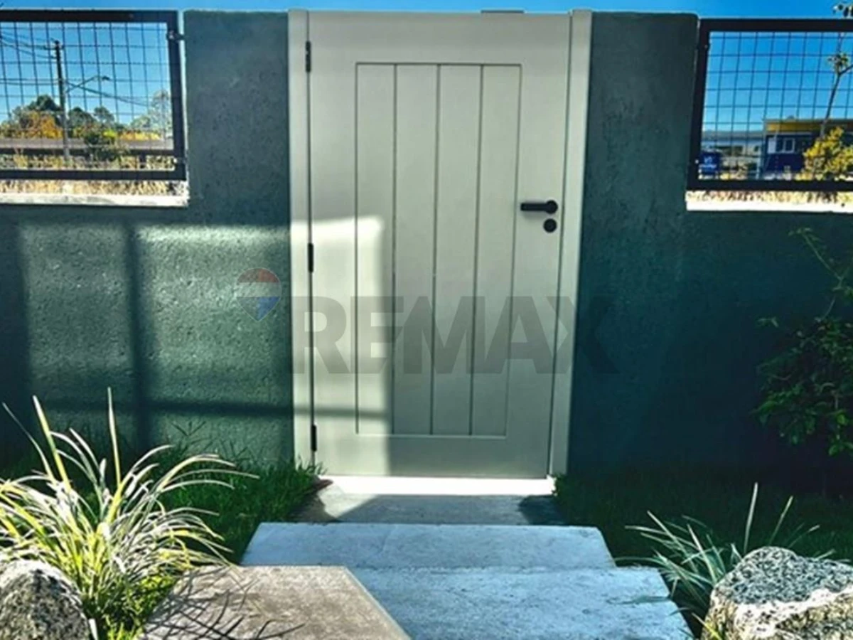 Casa 3 Dormitórios à Venda em Canasvieiras, Florianópolis — 165 m²