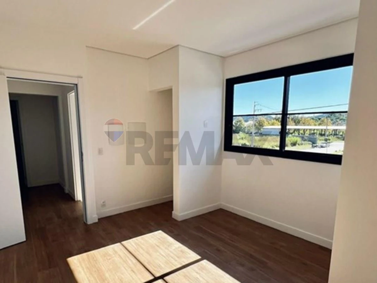 Casa 3 Dormitórios à Venda em Canasvieiras, Florianópolis — 165 m²