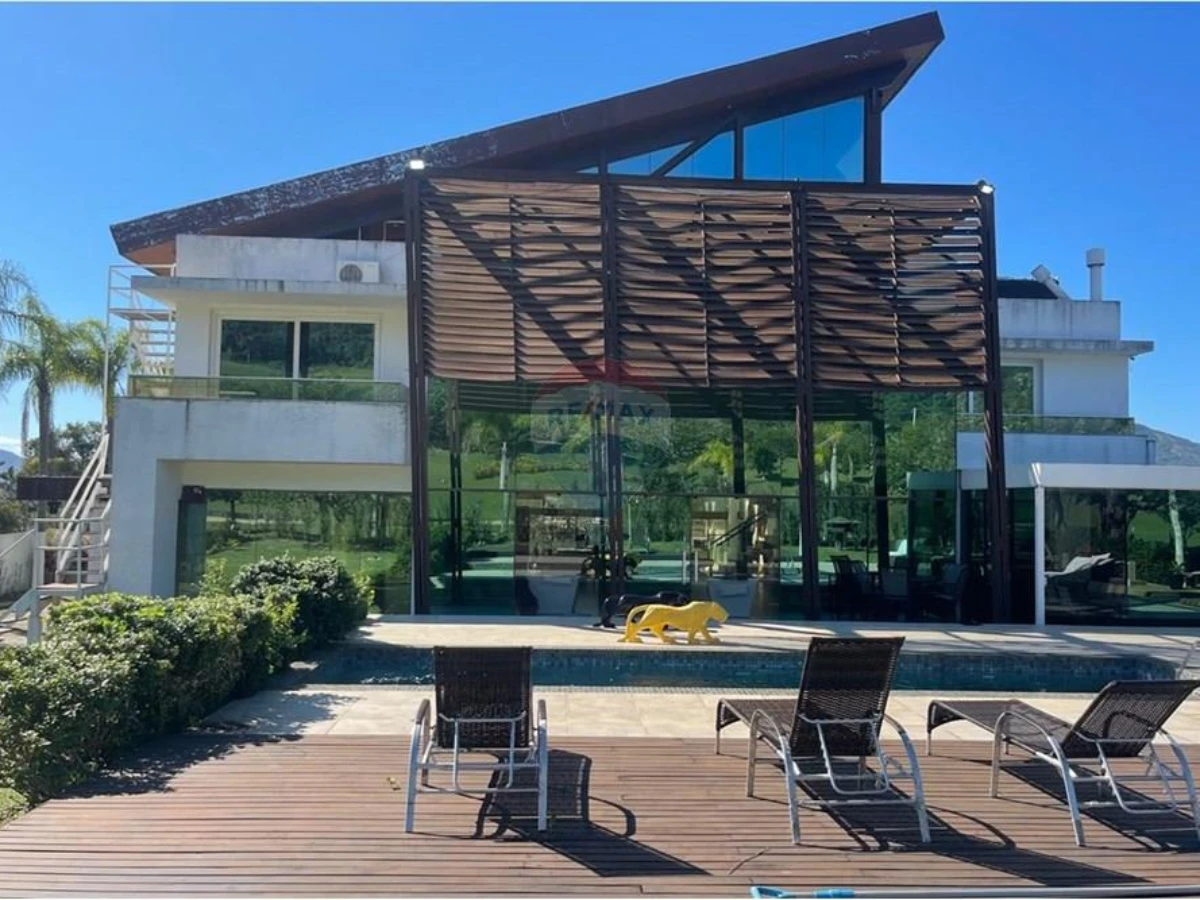 Casa 8 Dormitórios à Venda — Costão Golf Ville, Ingleses