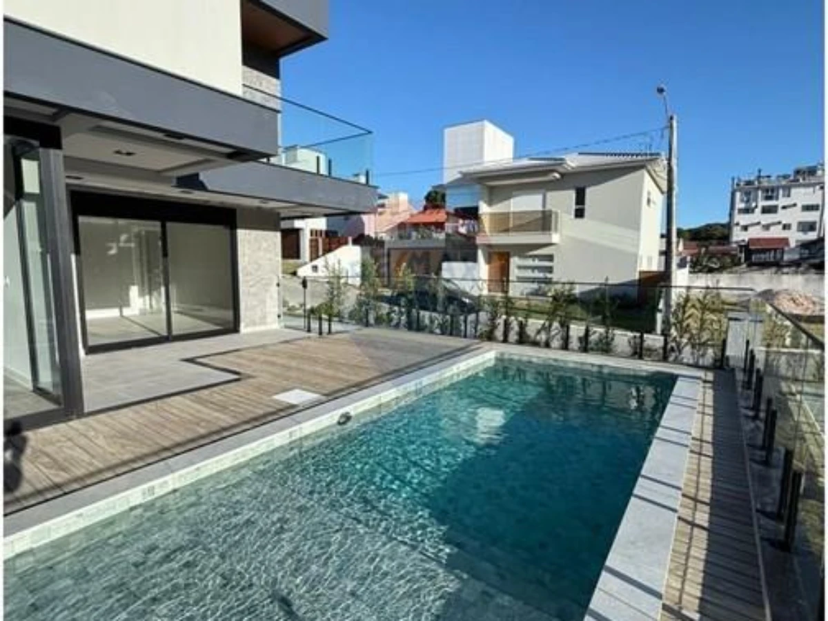 Дом с 4 сьютами в закрытом кондоминиуме, 100 м от пляжа — Ingleses, Florianópolis