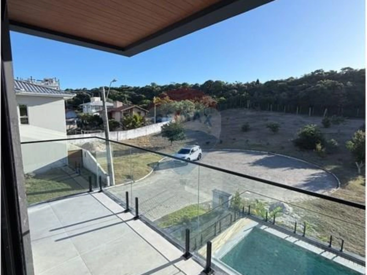 Дом с 4 сьютами в закрытом кондоминиуме, 100 м от пляжа — Ingleses, Florianópolis