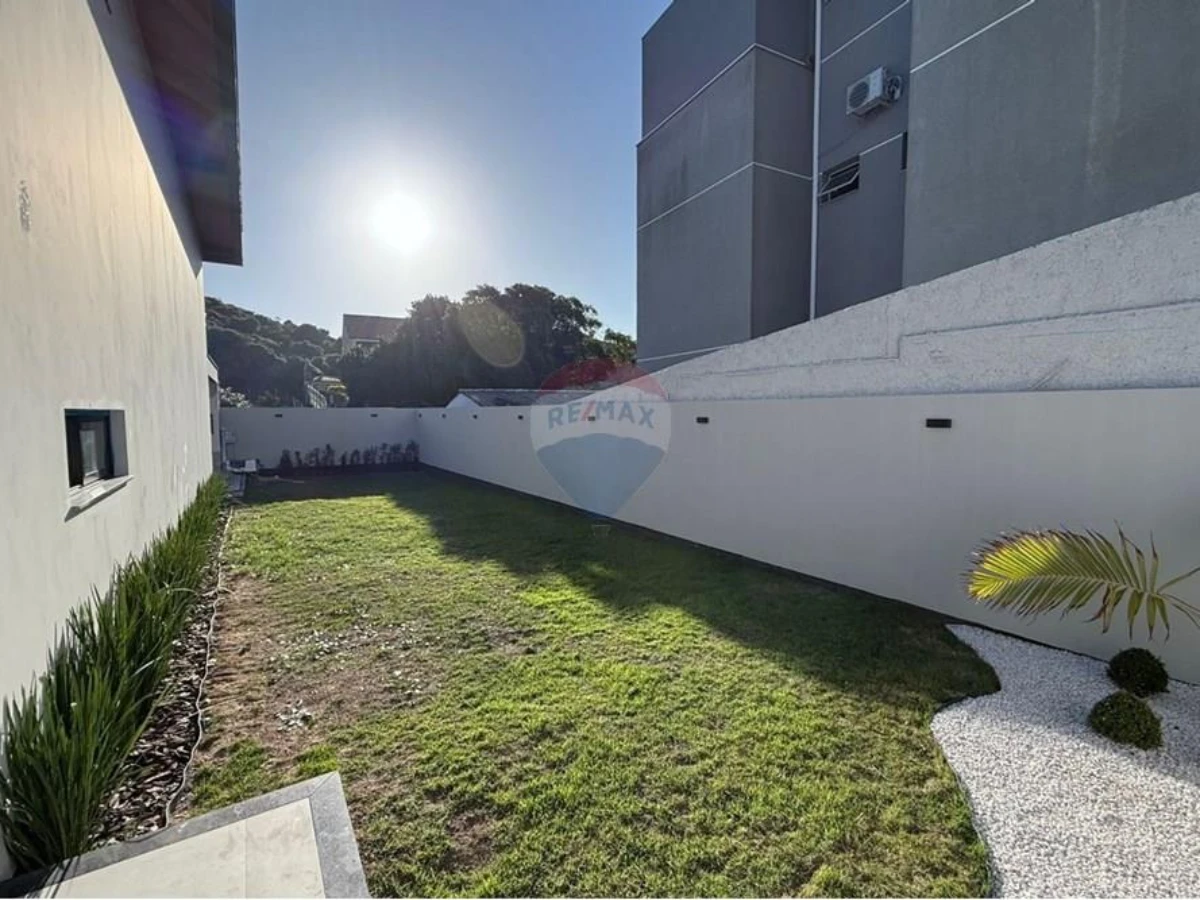 Дом с 4 сьютами в закрытом кондоминиуме, 100 м от пляжа — Ingleses, Florianópolis
