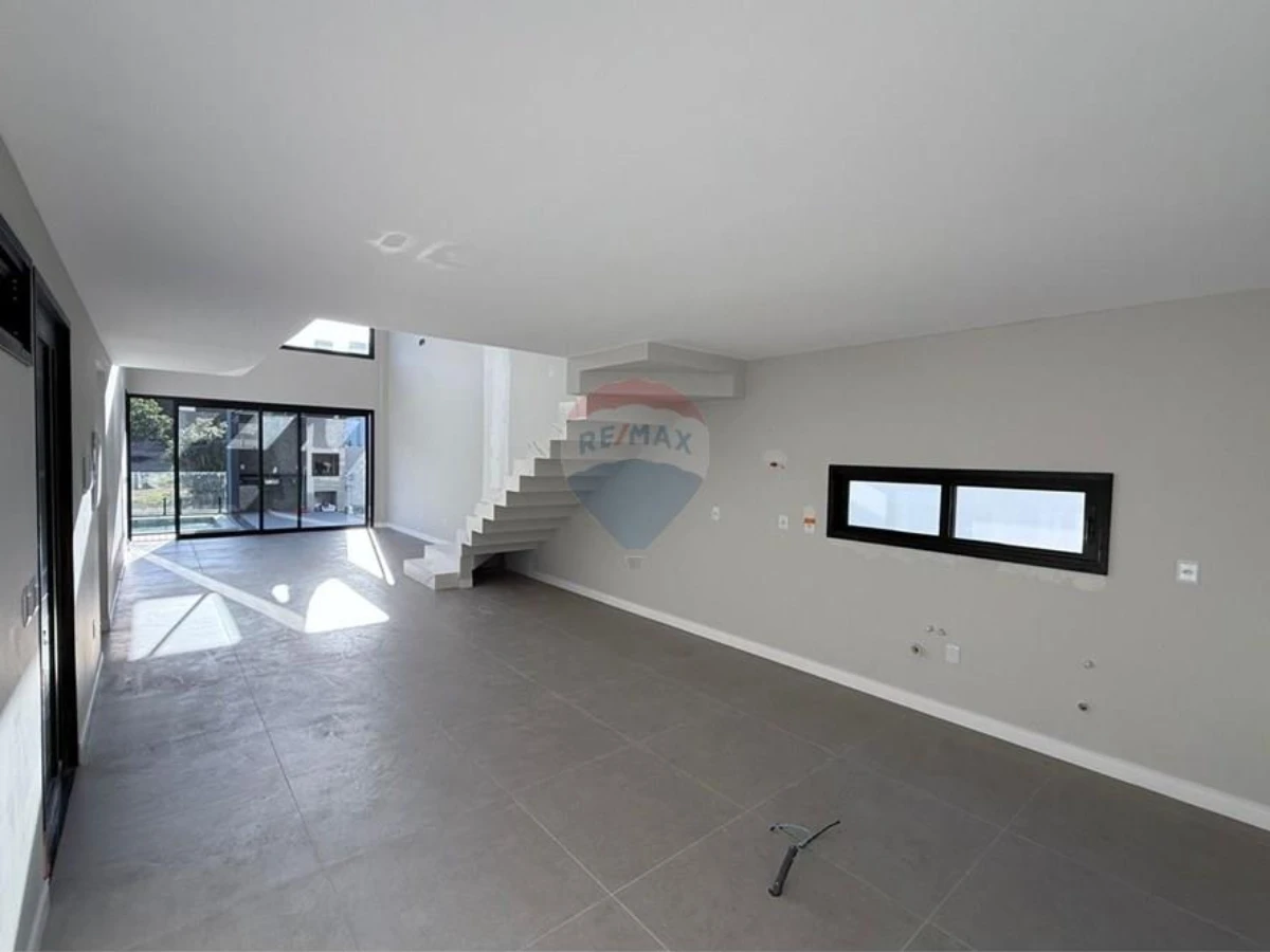 Дом с 4 сьютами в закрытом кондоминиуме, 100 м от пляжа — Ingleses, Florianópolis
