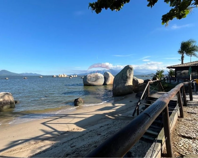 4-Bedroom House with Sea View for Sale in Itaguaçu, Florianópolis