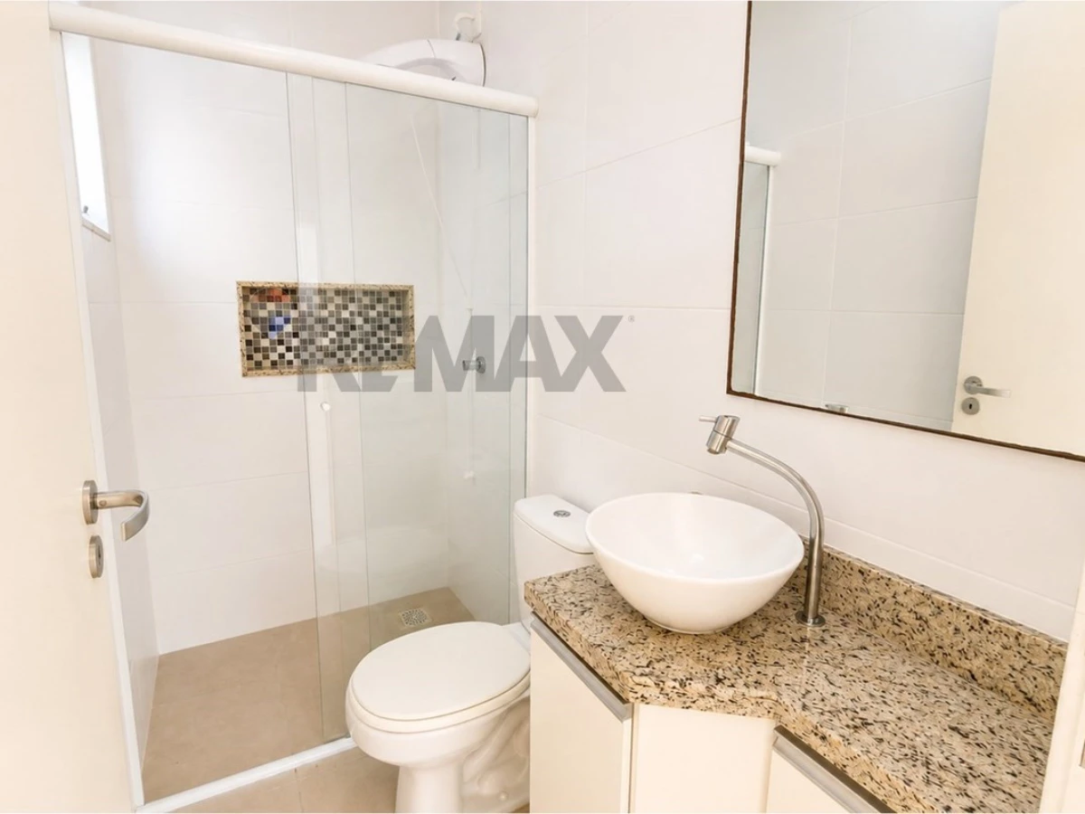 Apartamento 2 Dormitórios à Venda em Ingleses, Florianópolis — 64,8 m²