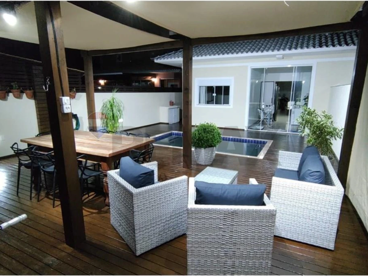 Casa 2 Dormitorios con Piscina en Venta, Cachoeira do Bom Jesus, Florianópolis