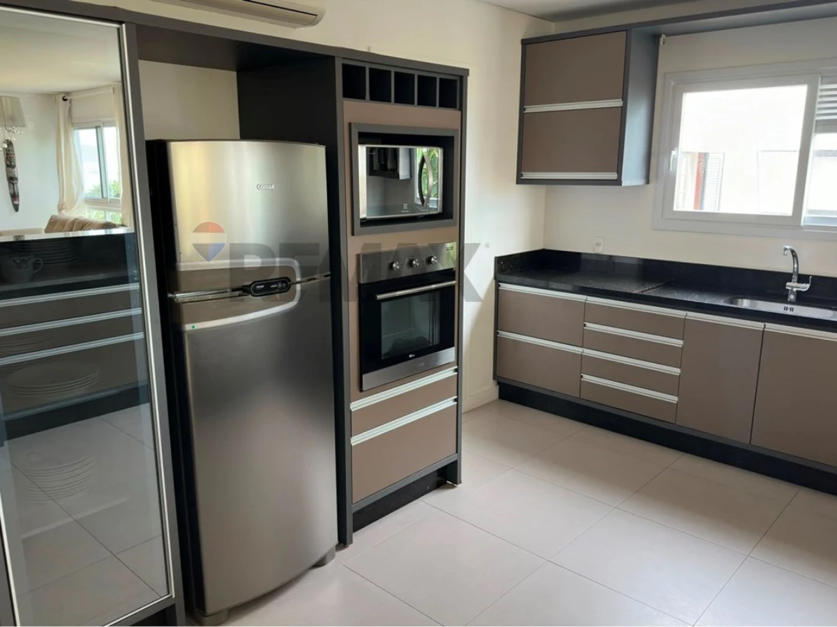 Apartamento 3 Suítes com Vista para o Mar — Cachoeira do Bom Jesus, Florianópolis