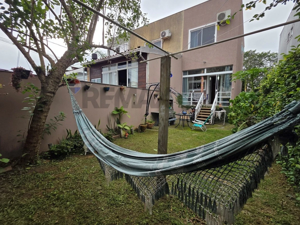 Casa de 2 Suites en Venta en Ingleses, Florianópolis — 97 m²